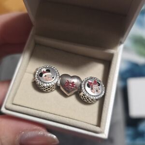 Pandora disney park holiday gift set 2017